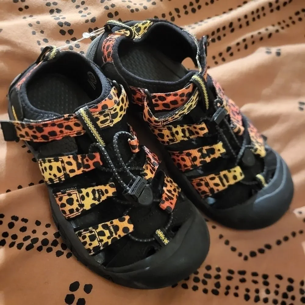 EUC Keen Newport H2 Cheetah Rainbow Unisex Kids 4 EU 35 Yellow Orange